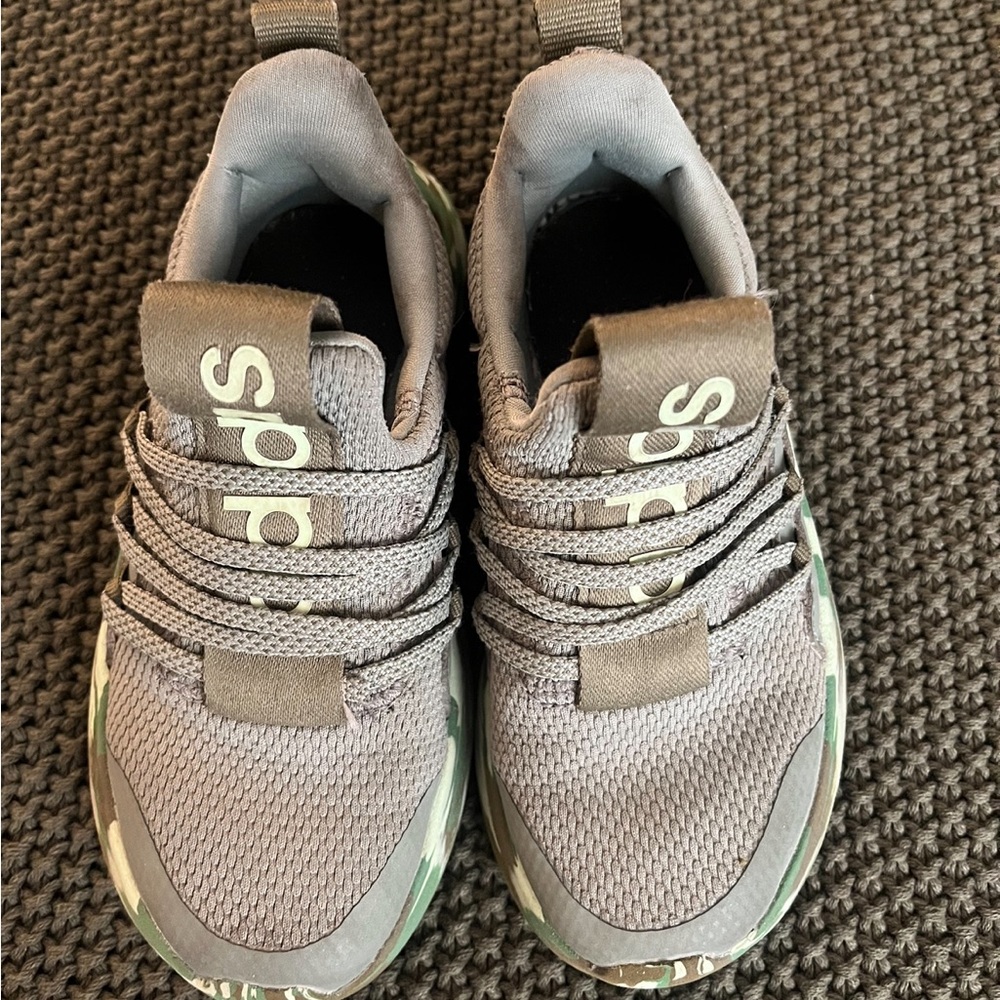Kids Gray/green Sports Shoes